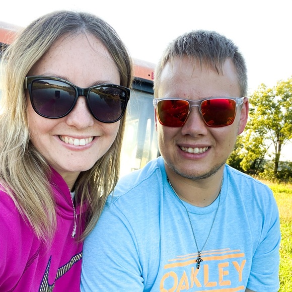 Meet your Posher, Ang - Picture 2 of 2